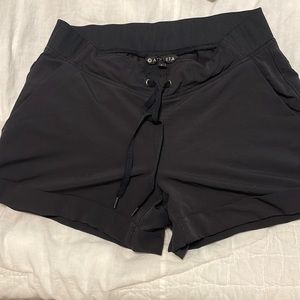 Athleta Cuffed Midtown Short